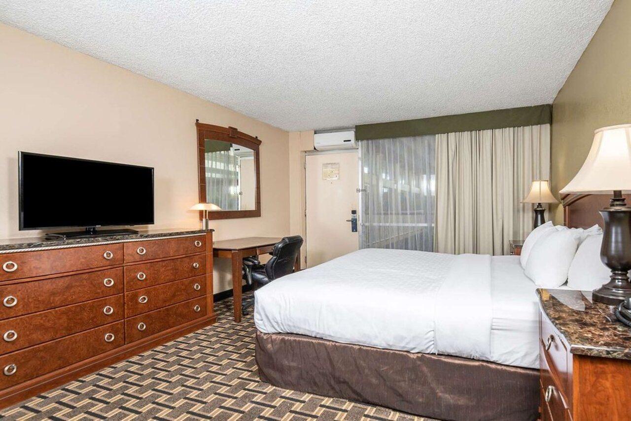 Clarion Inn Conference Center 모데스토 외부 사진